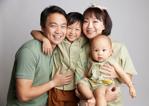 Ms. Peifun with her family